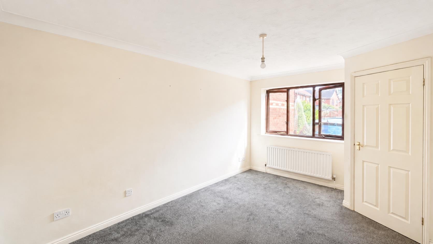2 bed property in Wrens Park, Milton Keynes